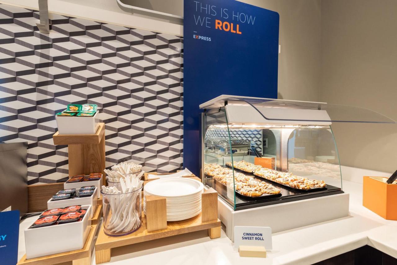 Holiday Inn Express Chicago - Magnificent Mile By Ihg Εξωτερικό φωτογραφία