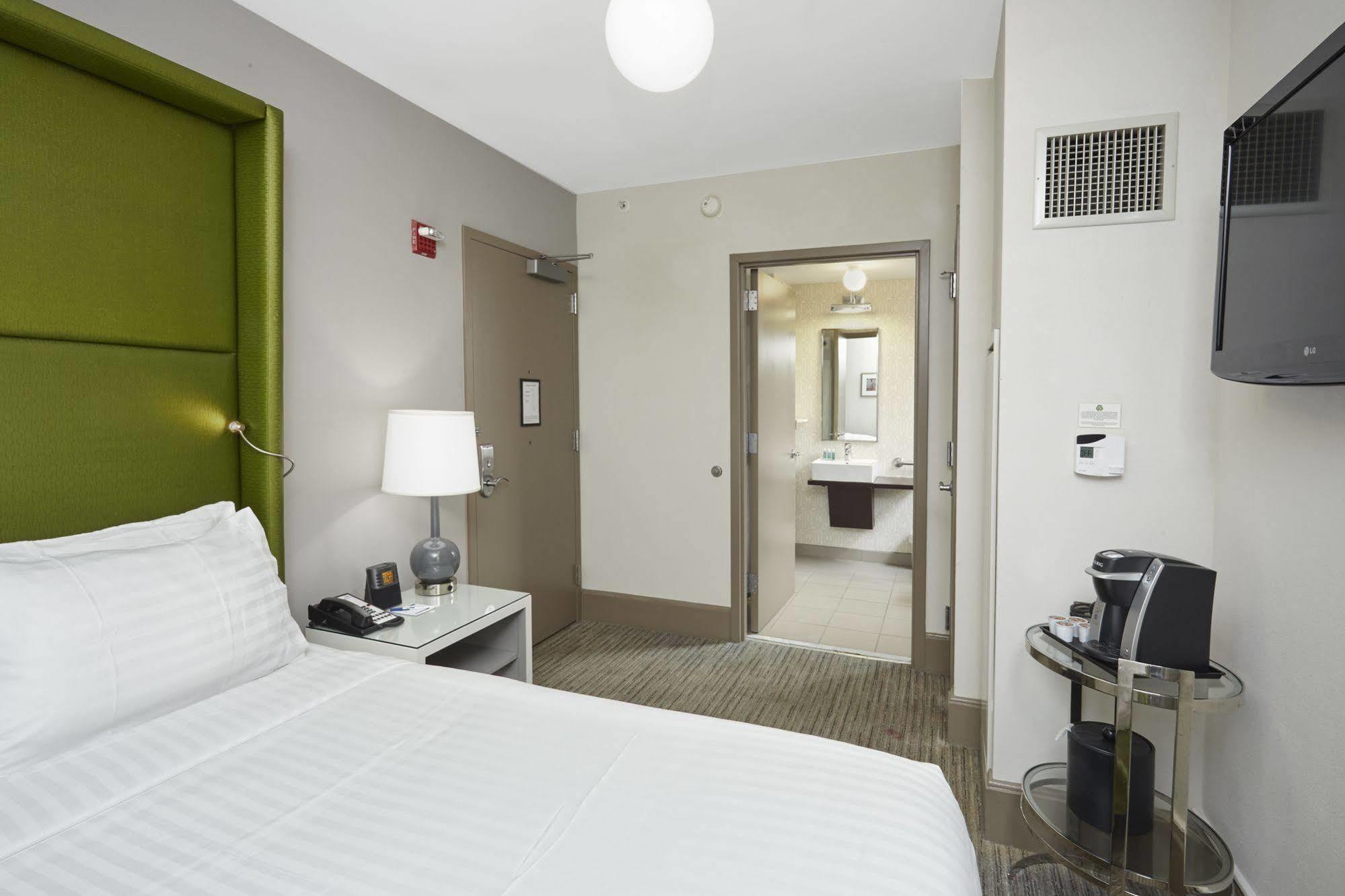 Holiday Inn Express Chicago - Magnificent Mile By Ihg Εξωτερικό φωτογραφία