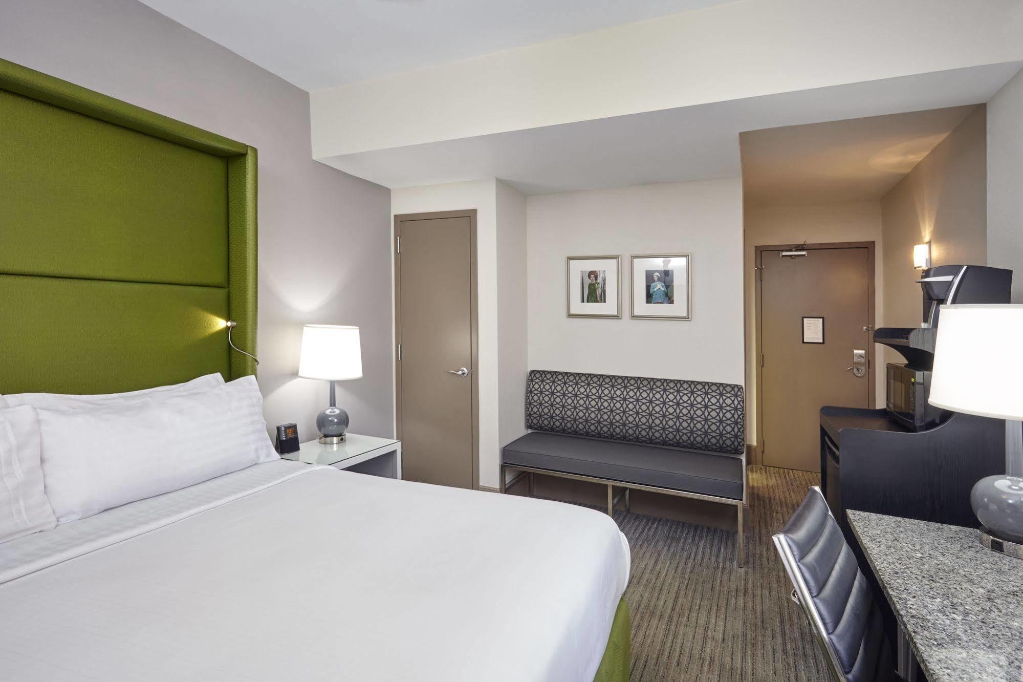 Holiday Inn Express Chicago - Magnificent Mile By Ihg Εξωτερικό φωτογραφία