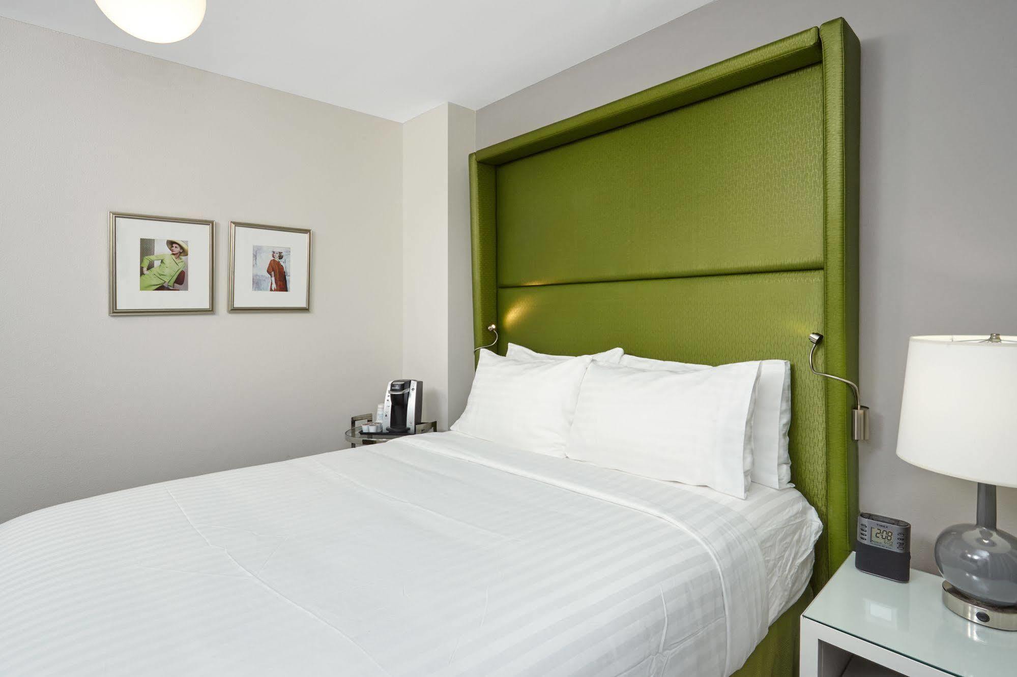 Holiday Inn Express Chicago - Magnificent Mile By Ihg Εξωτερικό φωτογραφία