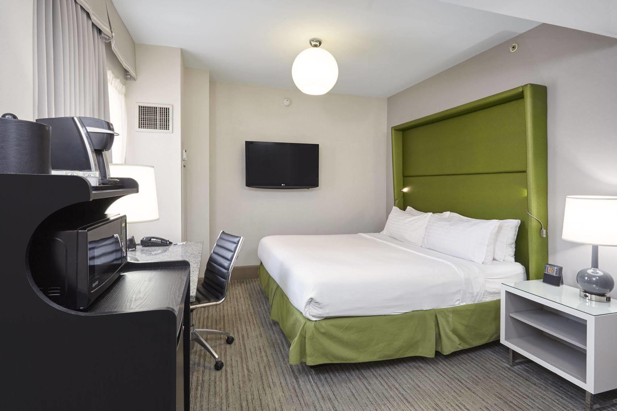 Holiday Inn Express Chicago - Magnificent Mile By Ihg Εξωτερικό φωτογραφία