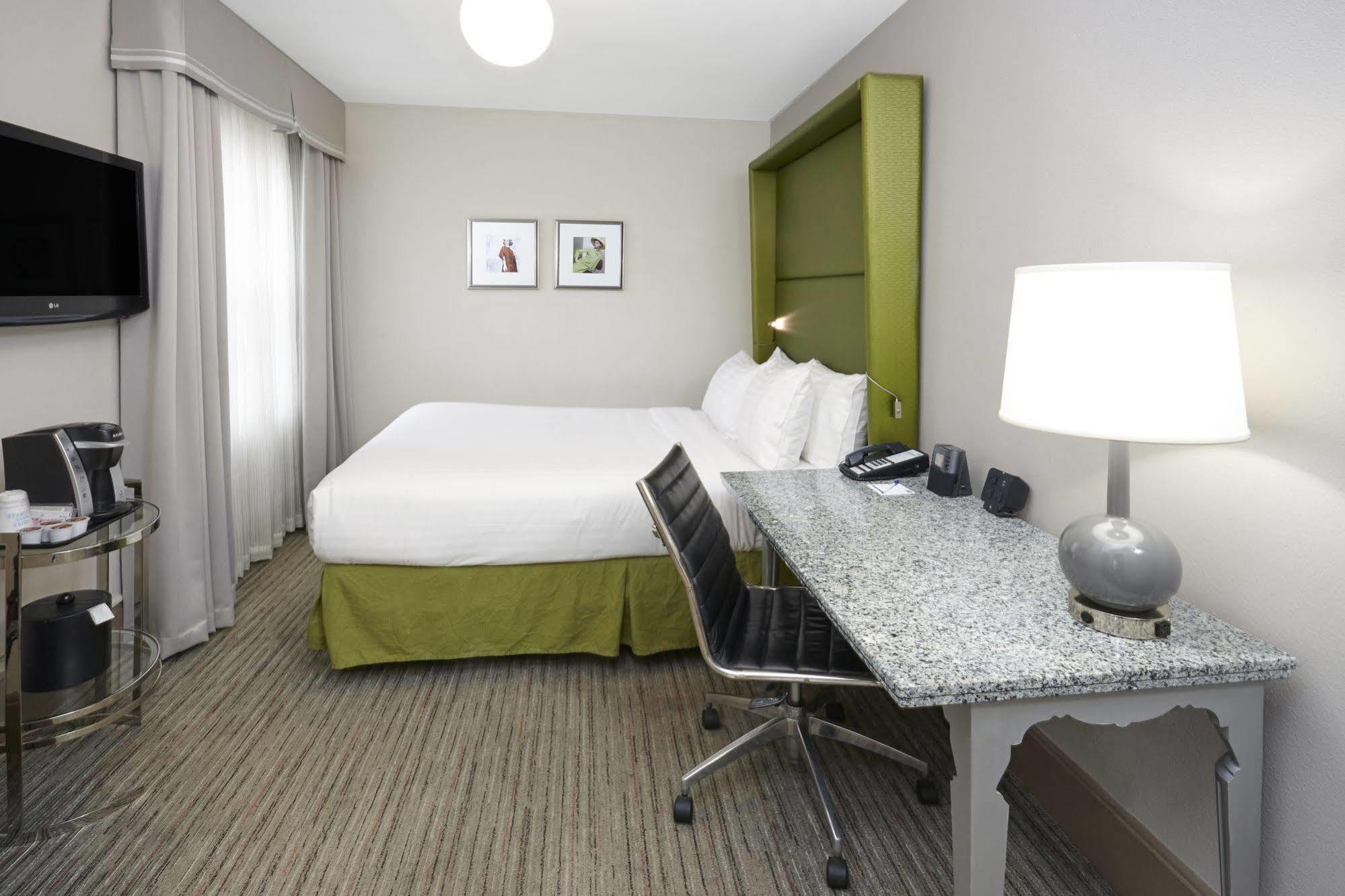 Holiday Inn Express Chicago - Magnificent Mile By Ihg Εξωτερικό φωτογραφία
