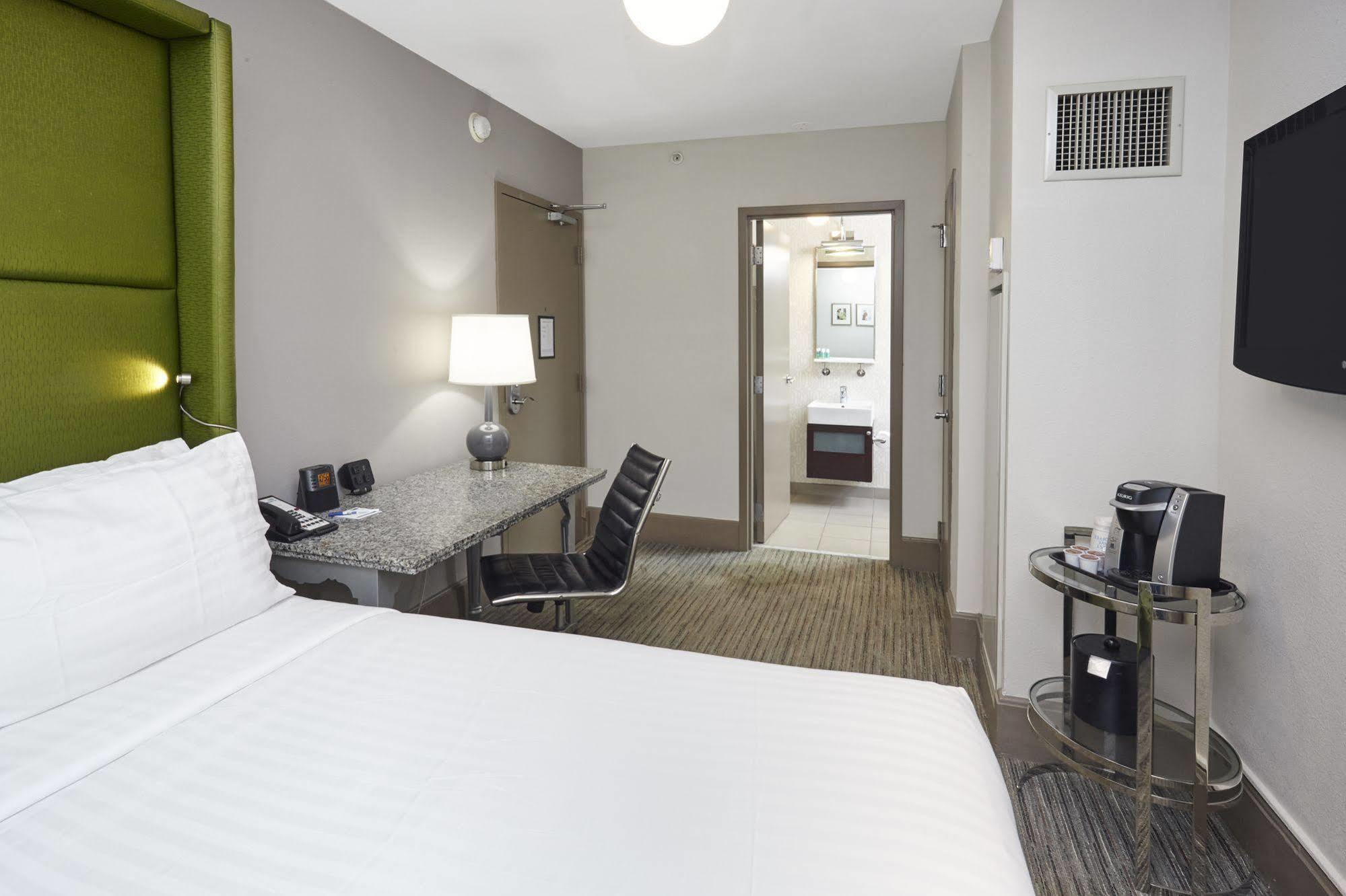 Holiday Inn Express Chicago - Magnificent Mile By Ihg Εξωτερικό φωτογραφία