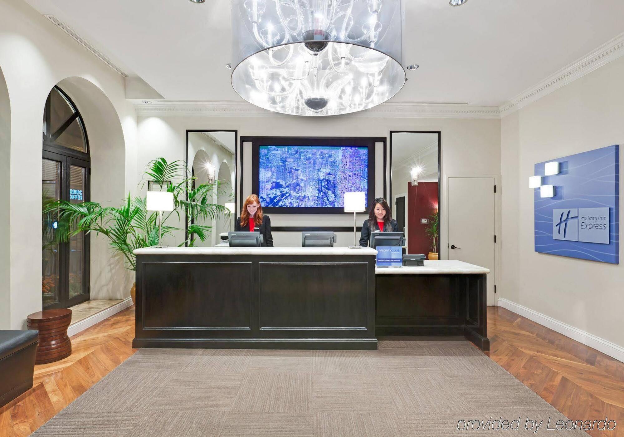 Holiday Inn Express Chicago - Magnificent Mile By Ihg Εξωτερικό φωτογραφία